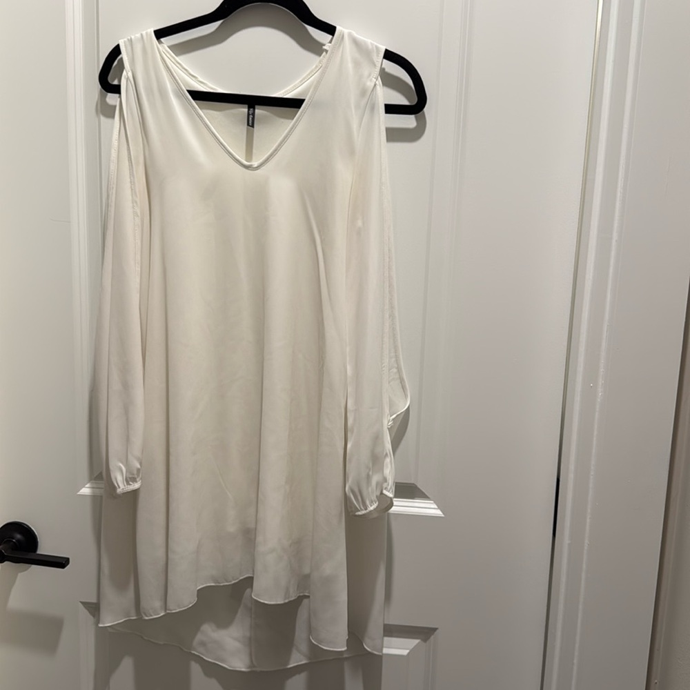 White shift dress - open sleeves